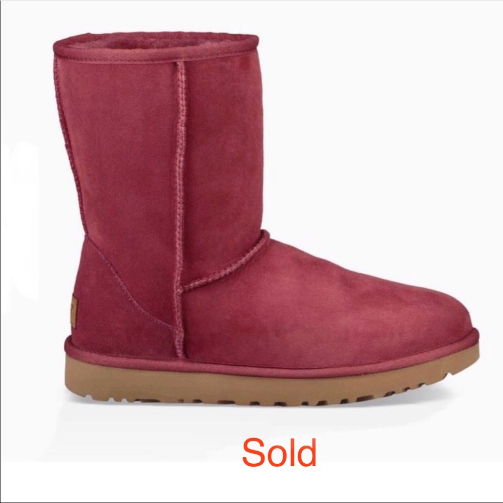 UGG women’s classic II short boots in garnet color